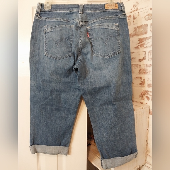 Levi's Cuffed Capri - Picture 3 of 6